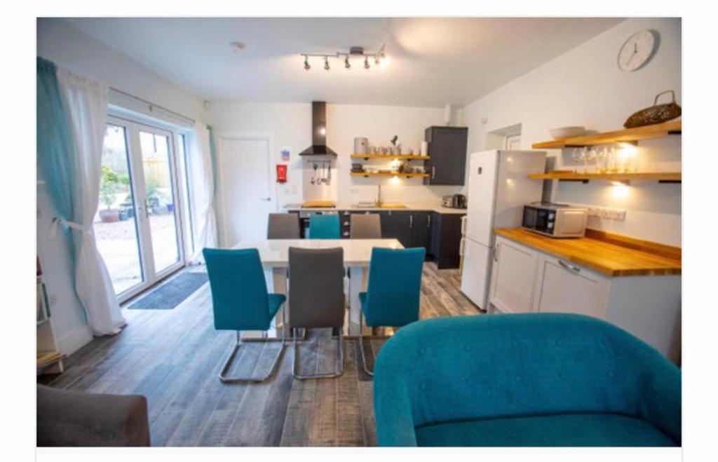 Josies Place At Waters Edge Self Catering Apartment Glenarm エクステリア 写真